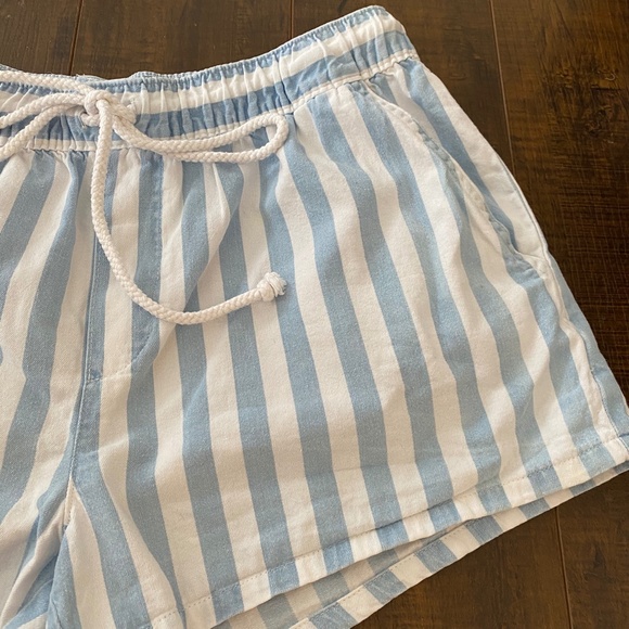 Aerie White and Blue Striped Shorts - Picture 3 of 6